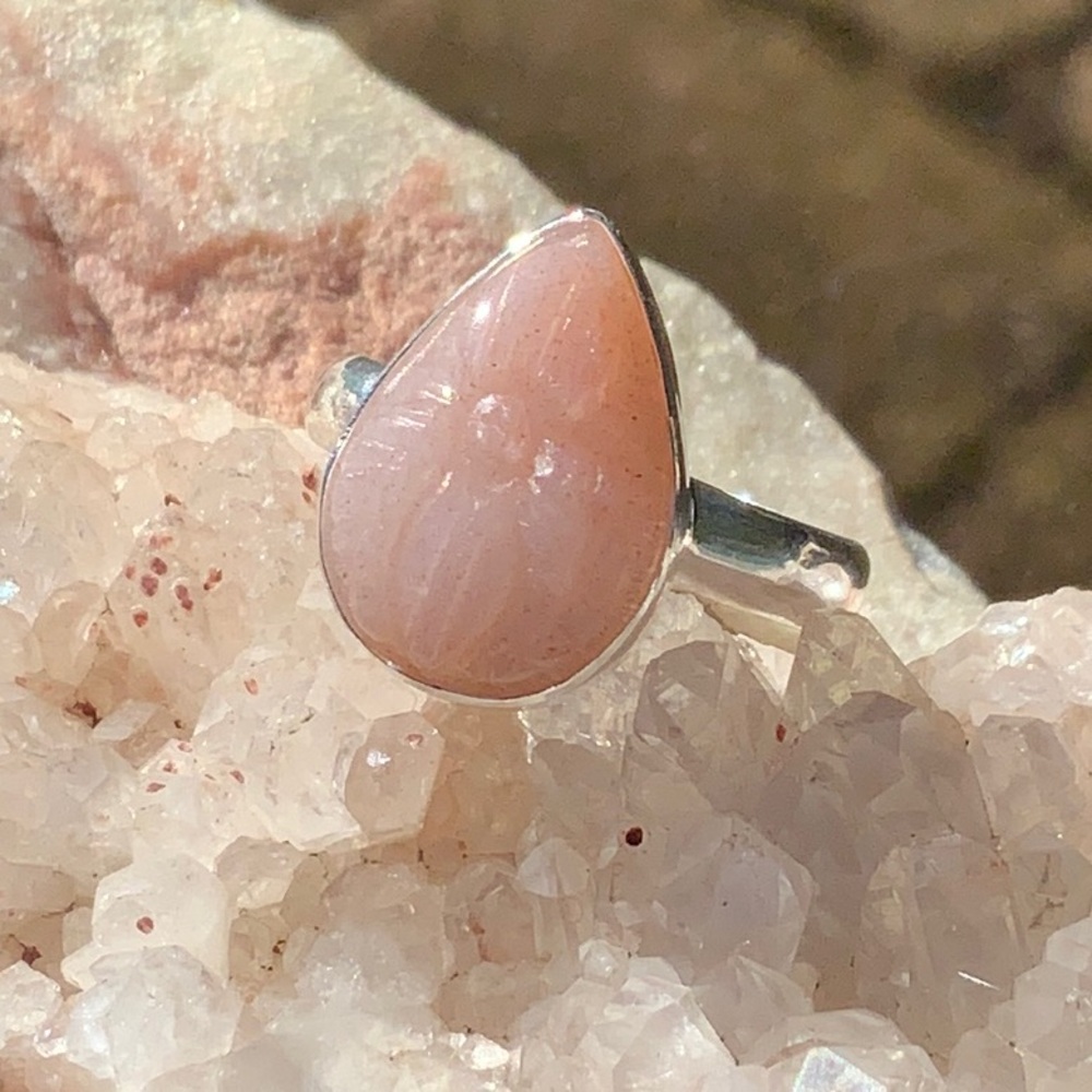 BOUTIQUE CARVED STRAWBERRY QUARTZ 925 SILVER RING